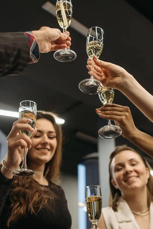 Ambiance feutrée d’un cocktail dans un lieu événementiel lillois